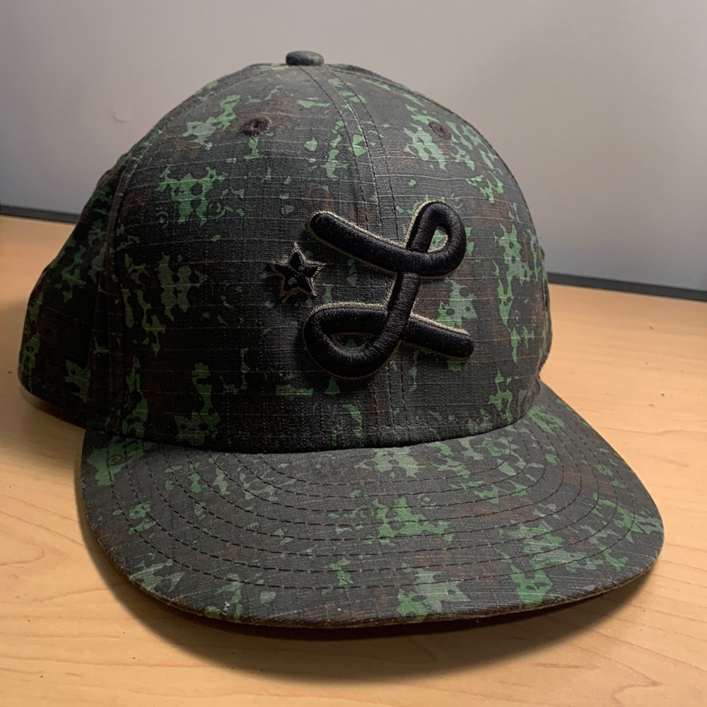 LRG  fitted hat